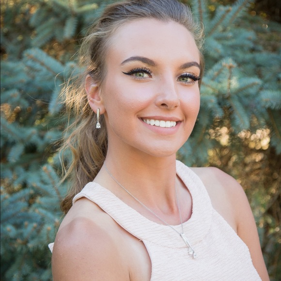 Meet your Posher, Hailey - Picture 1 of 1